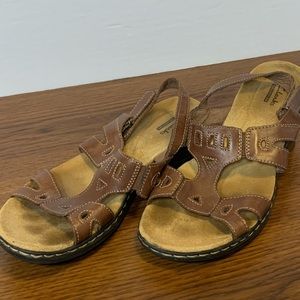 Clarks Velcro Closure Low Heel Strappy Sandal - 9W
